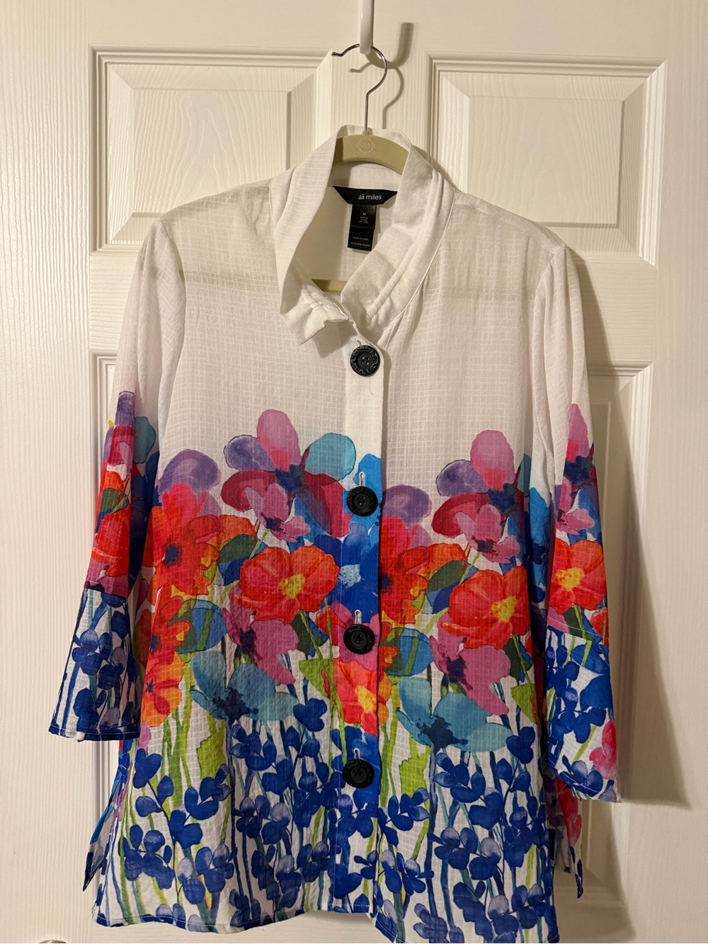 Ali Miles White Button-Front Top with Multicolor Floral Print